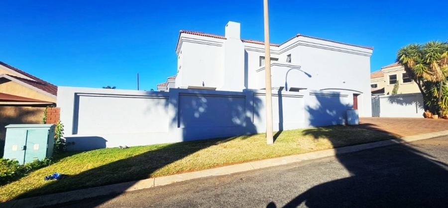 To Let 4 Bedroom Property for Rent in Safari Gardens North West